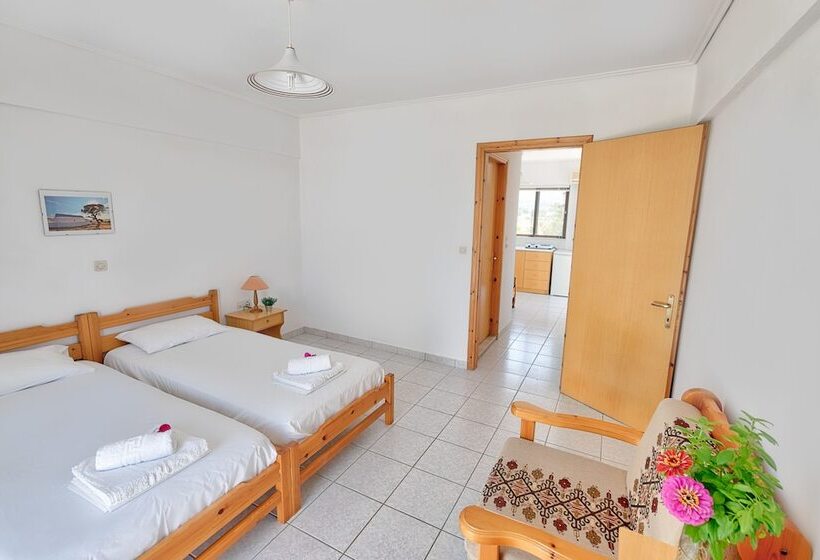 هتل Anthia Apartments