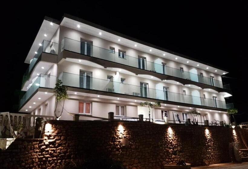 Отель Aria Suites