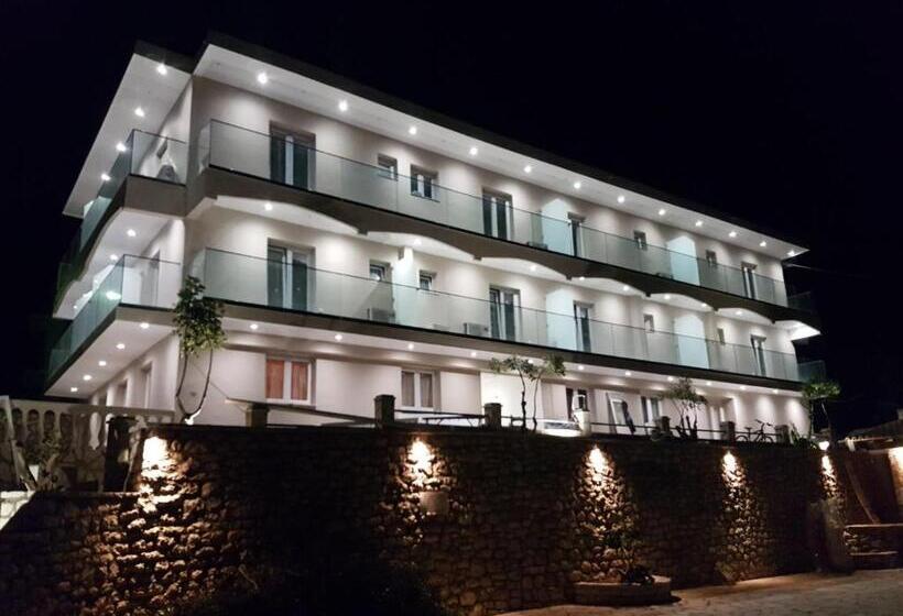 Отель Aria Suites