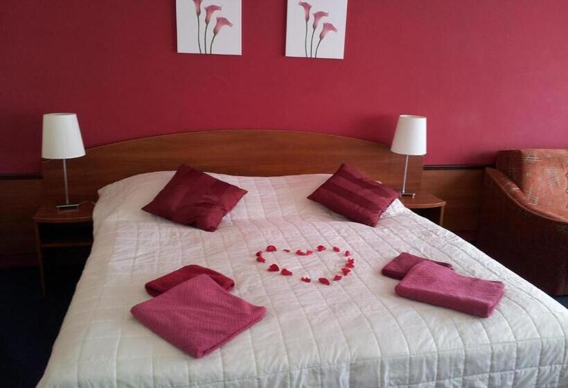 هتل Centrum Harrachov