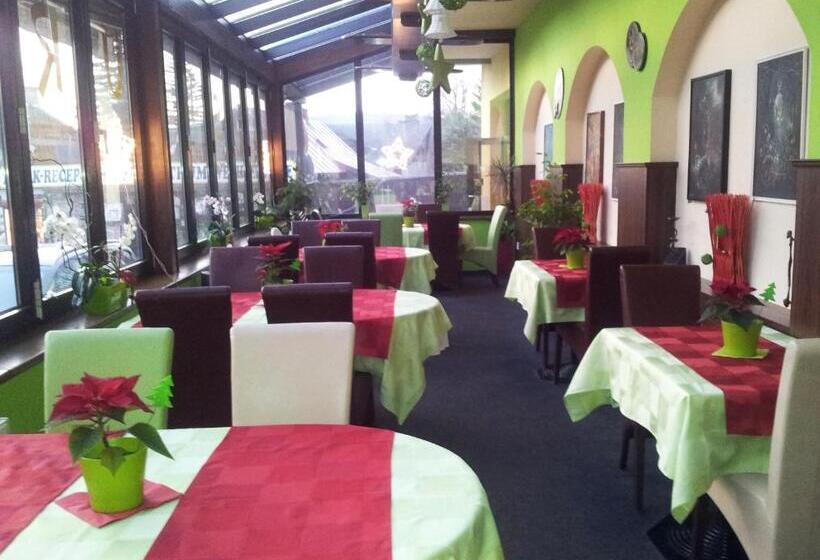 ホテル Centrum Harrachov