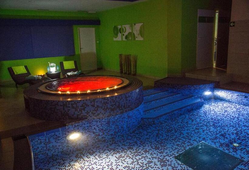 هتل Centrum Harrachov