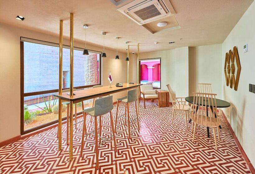 Отель City Centro By Marriott Oaxaca