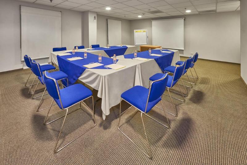 בית מלון כפרי City Express By Marriott Monterrey Lindavista