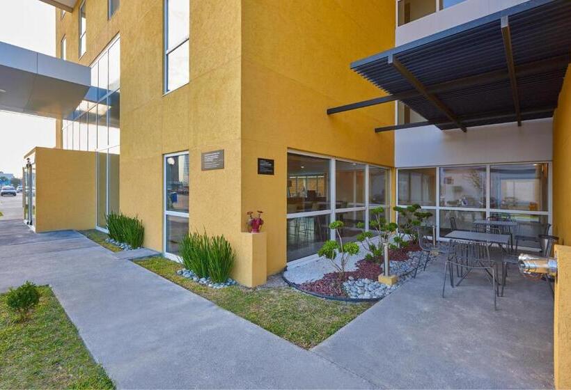 בית מלון כפרי City Express By Marriott Monterrey Lindavista