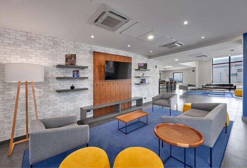 בית מלון כפרי City Express By Marriott Monterrey Lindavista