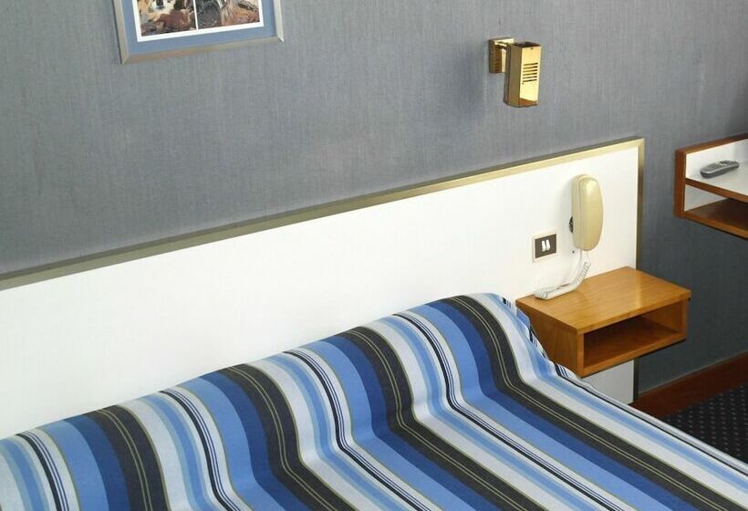 ホテル Hôtel Restaurant Des Lys