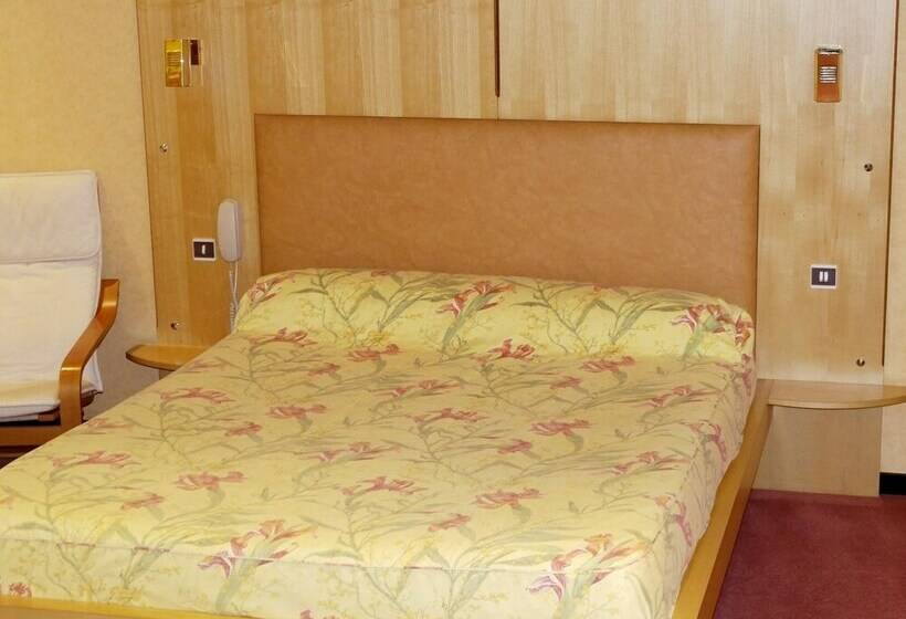 ホテル Hôtel Restaurant Des Lys