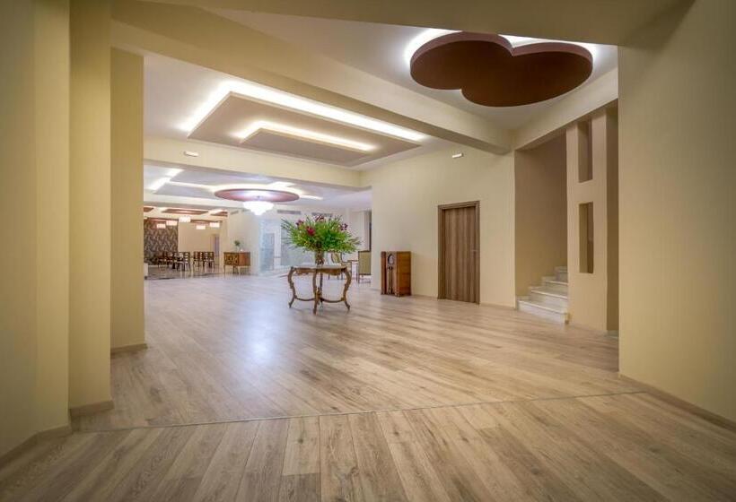 هتل Elegance Luxury Executive Suites  Adults Only