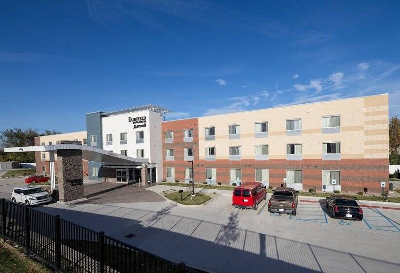 Отель Fairfield Inn & Suites By Marriott Detroit Chesterfield