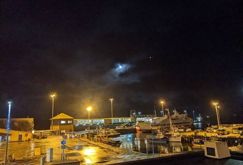 בית מלון כפרי Ferry Inn