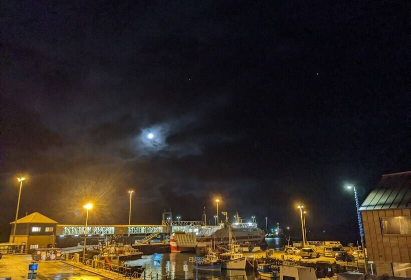 בית מלון כפרי Ferry Inn