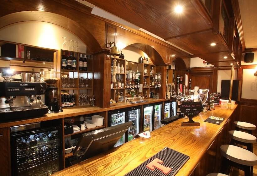 בית מלון כפרי Ferry Inn