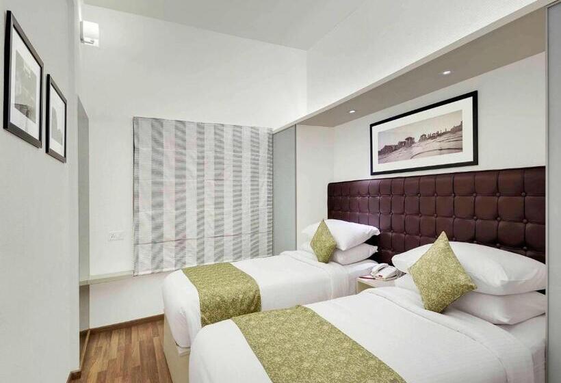 בית מלון כפרי Grand Mercure Vadodara Surya Palace