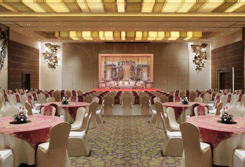 호텔 Grand Mercure Vadodara Surya Palace