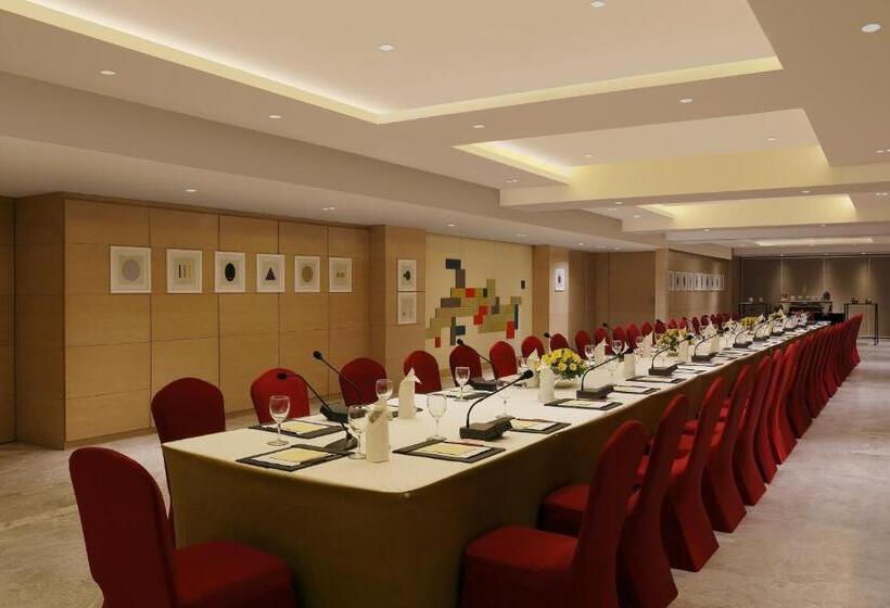 호텔 Grand Mercure Vadodara Surya Palace