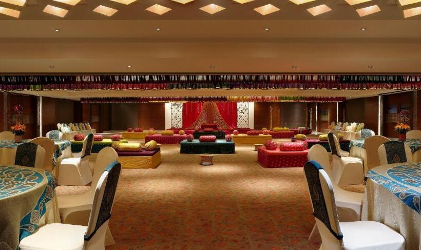 호텔 Grand Mercure Vadodara Surya Palace