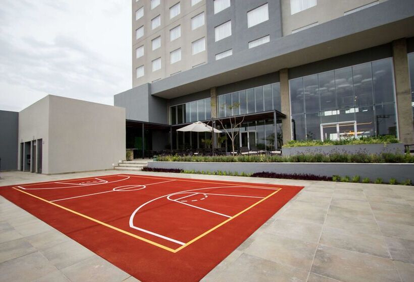 هتل Fiesta Inn Suites Aeropuerto Del Bajío