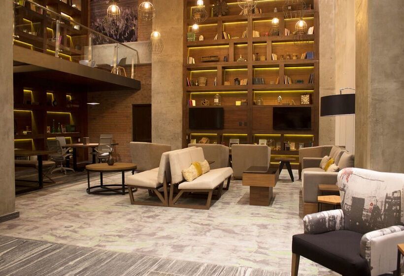 호텔 Fiesta Inn Suites Aeropuerto Del Bajío