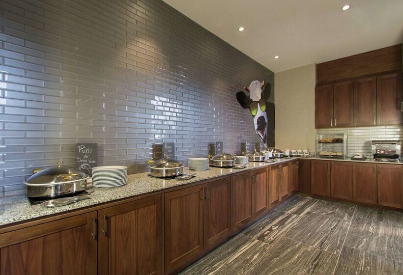 هتل Fiesta Inn Suites Aeropuerto Del Bajío