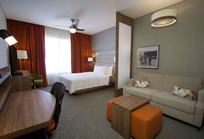 호텔 Fiesta Inn Suites Aeropuerto Del Bajío