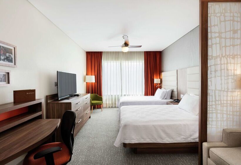 هتل Fiesta Inn Suites Aeropuerto Del Bajío