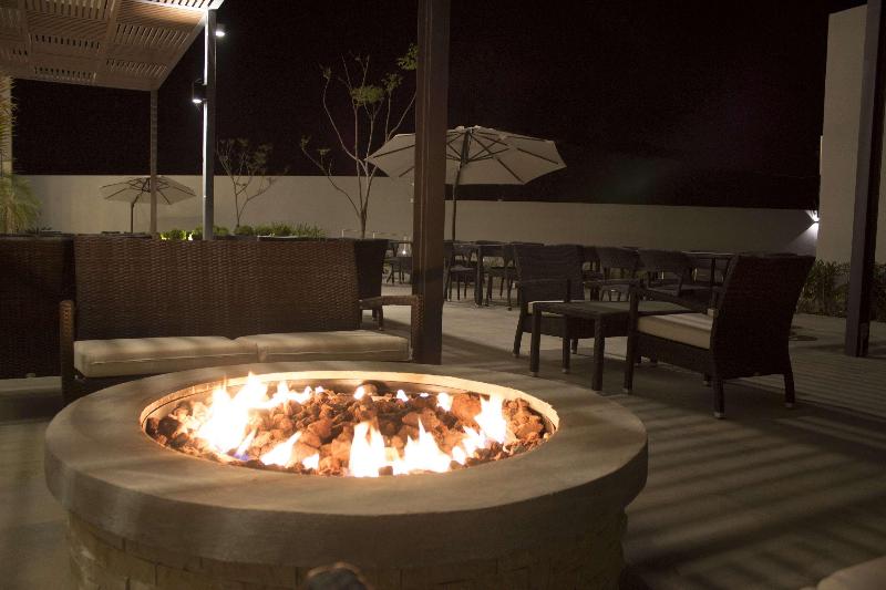 호텔 Fiesta Inn Suites Aeropuerto Del Bajío