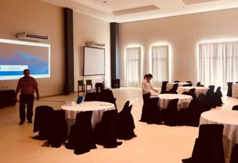 בית מלון כפרי Howard Johnson San Francisco