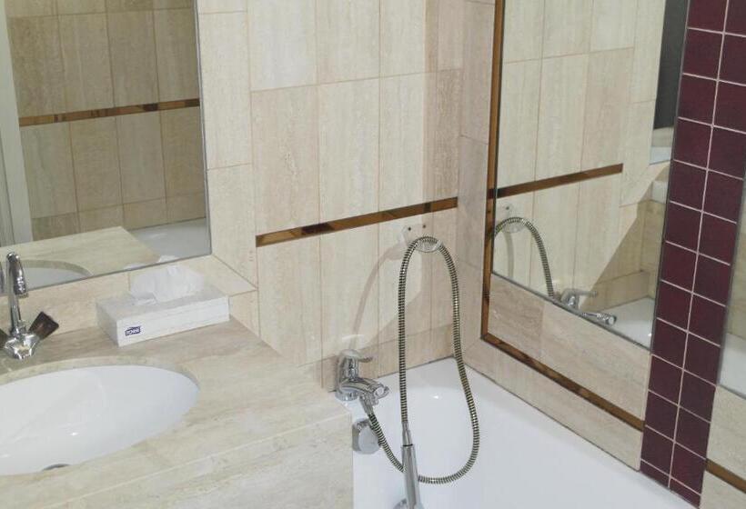 ホテル Hôtel Restaurant Des Lys