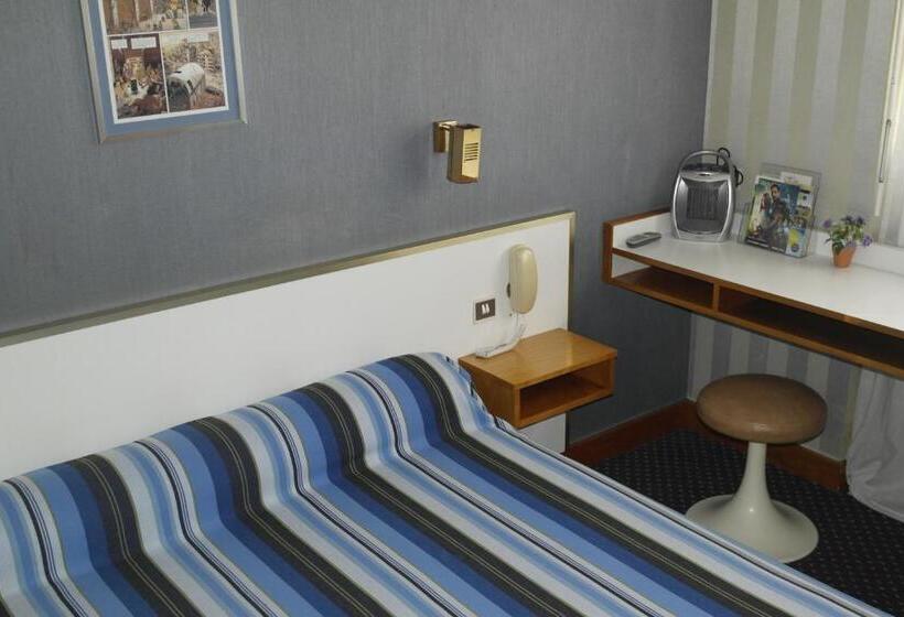 ホテル Hôtel Restaurant Des Lys