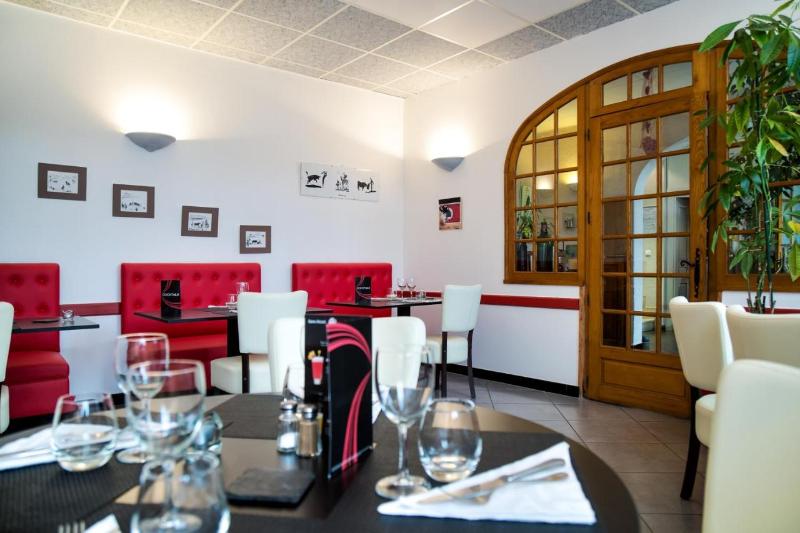 فندق Hôtel Restaurant Du Commerce