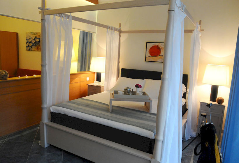 Отель Ithea Suites