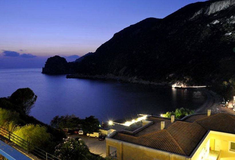 Отель Ithea Suites