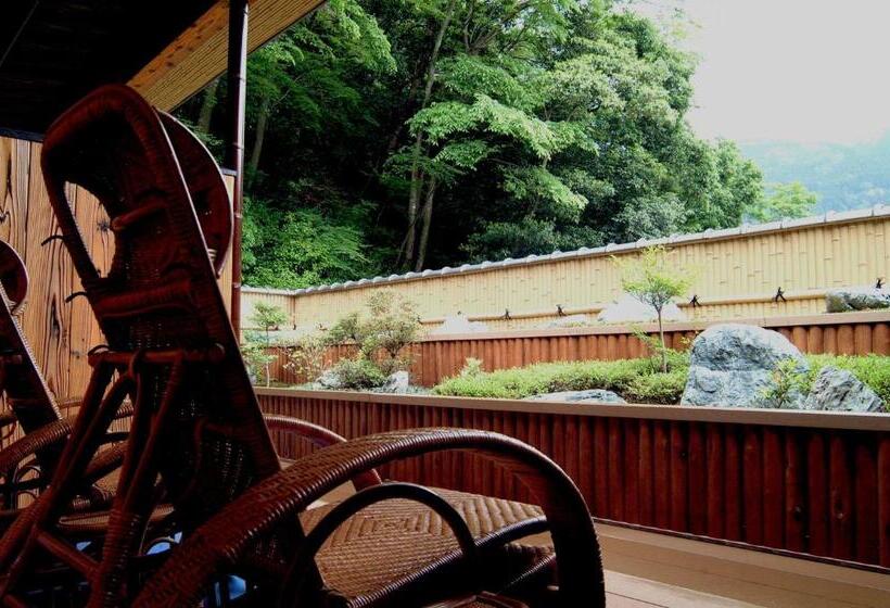 בית מלון כפרי Kazurabashi