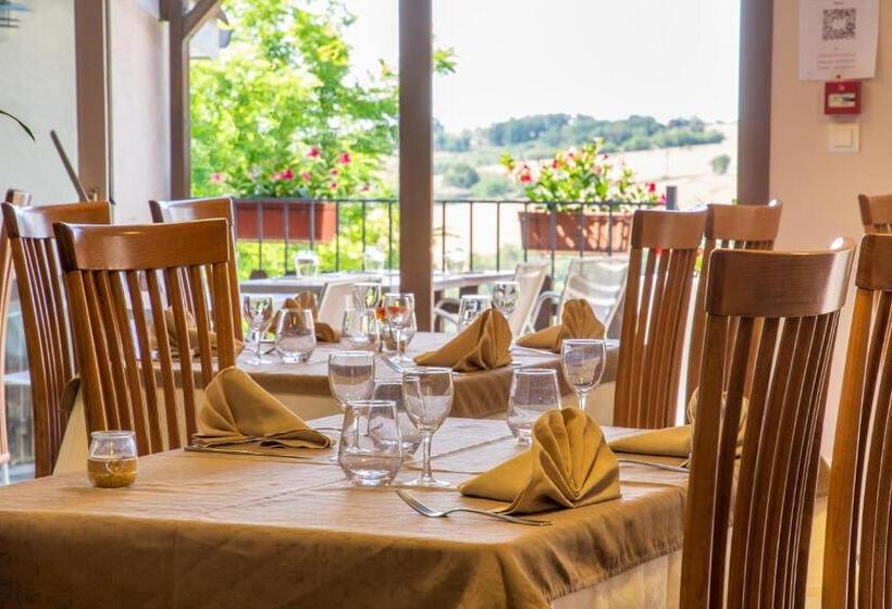 Logis Hotels Le Relais Des Deux Vallées Hôtel Et Restaurant