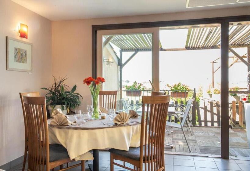 Logis Hotels Le Relais Des Deux Vallées Hôtel Et Restaurant