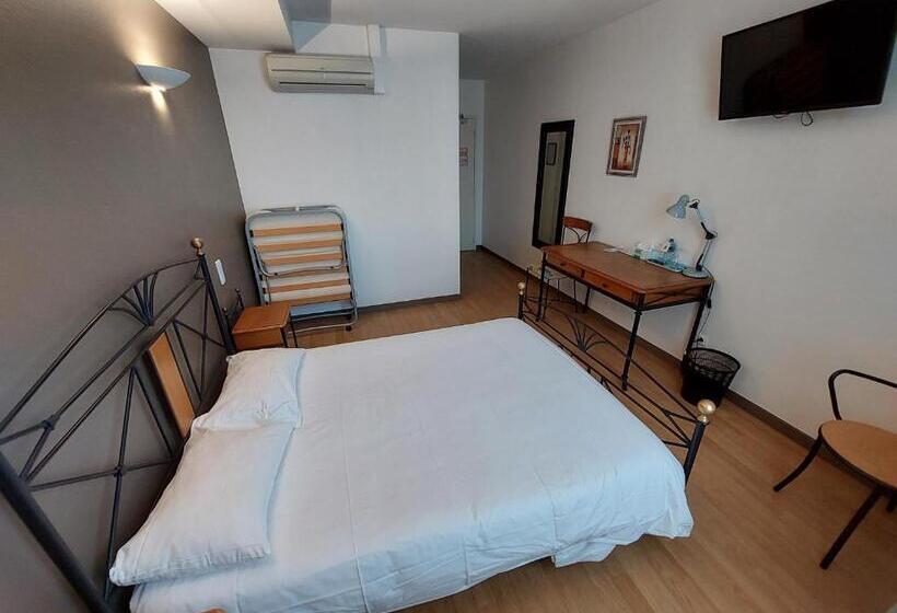 Logis Hotels Le Relais Des Deux Vallées Hôtel Et Restaurant