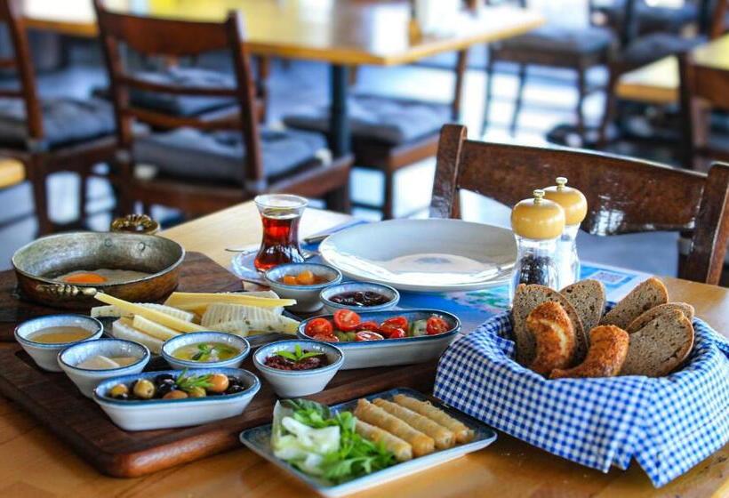 Maya Bistro Hotel & Beach