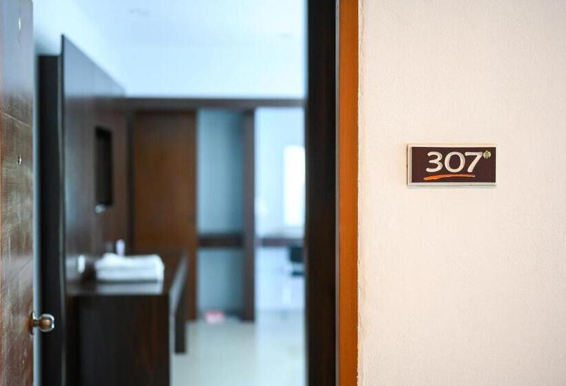 ホテル Naiyang Place   Phuket Airport