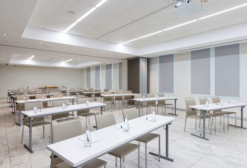 فندق NH Monterrey La Fe