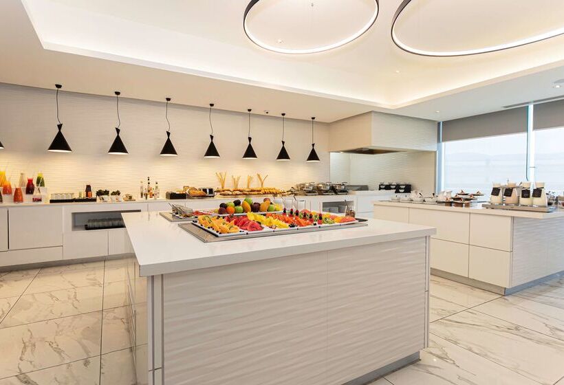 فندق NH Monterrey La Fe