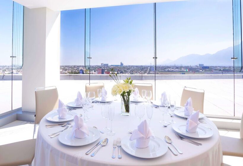 فندق NH Monterrey La Fe