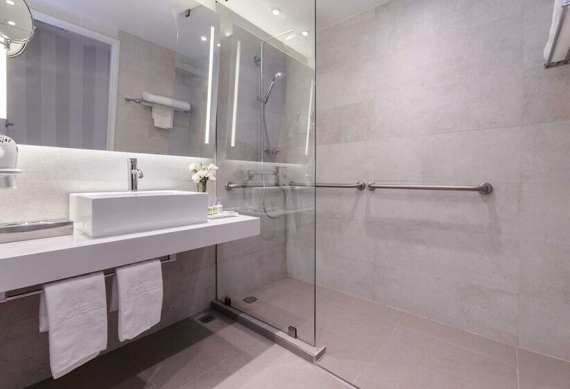 فندق NH Monterrey La Fe