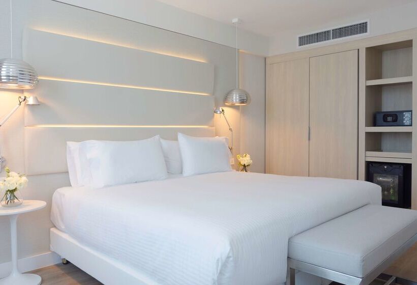 فندق NH Monterrey La Fe