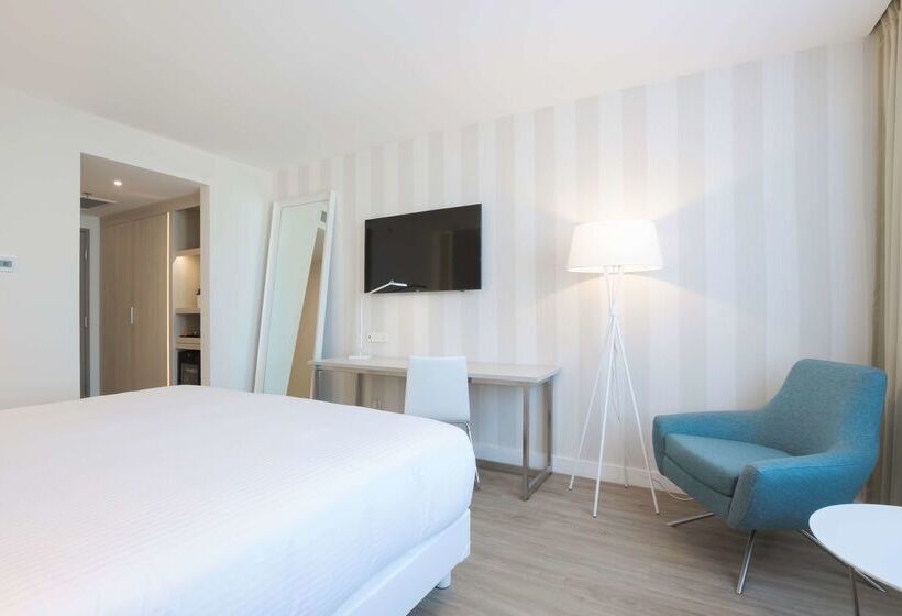 فندق NH Monterrey La Fe