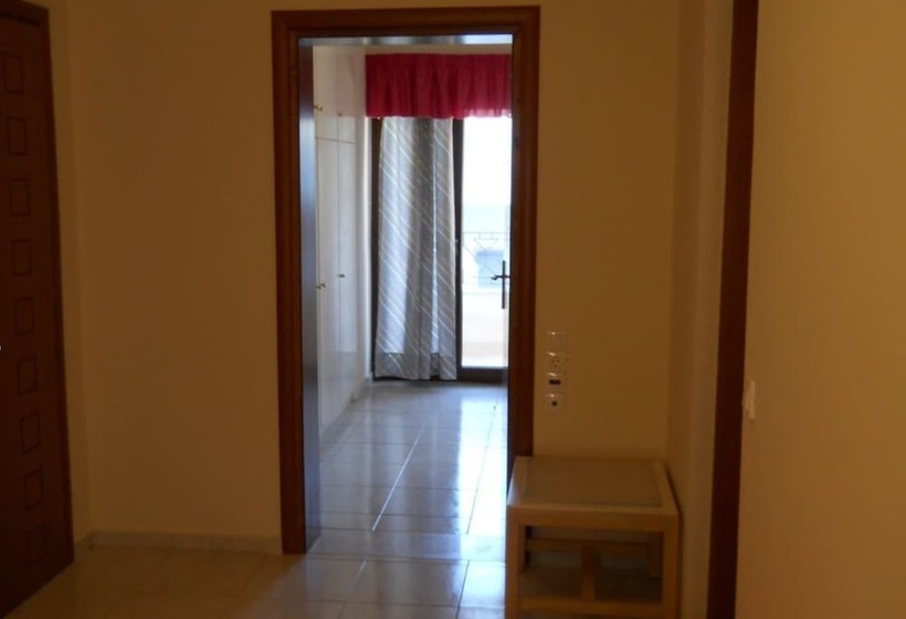 ホテル Niriedes Dionyssos Village