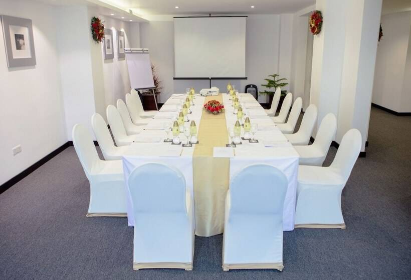 호텔 Platinum One Suites