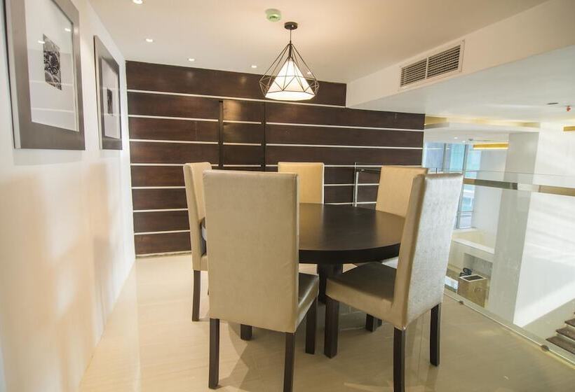 호텔 Platinum One Suites