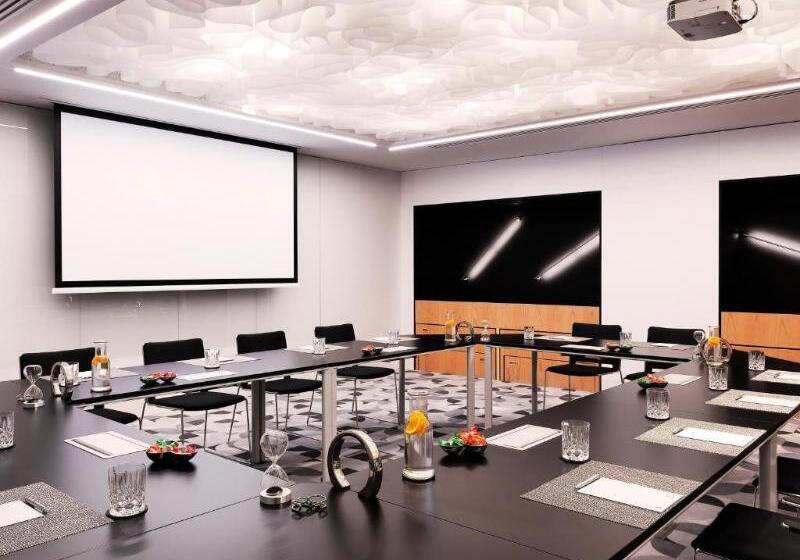 هتل Renaissance Warsaw Airport