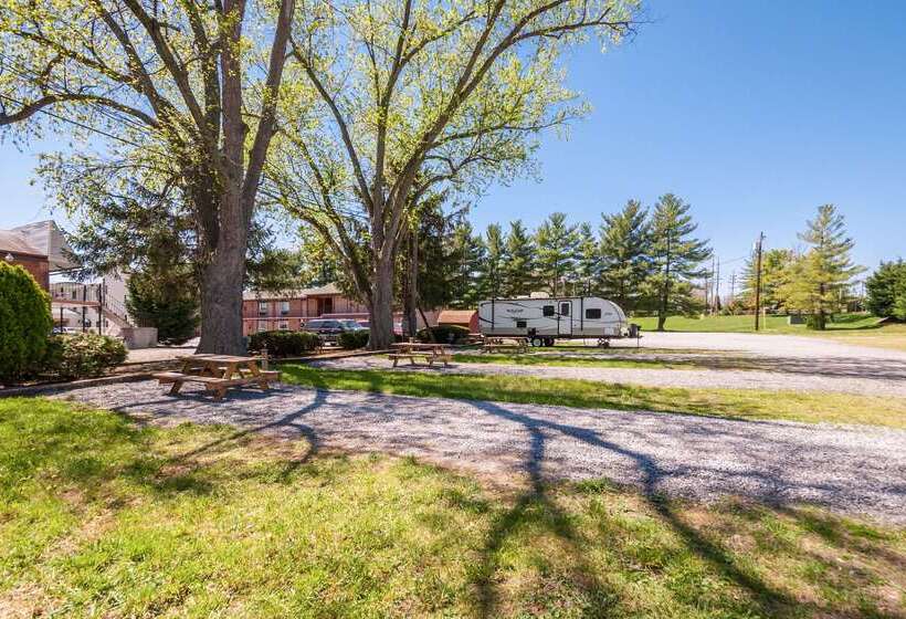 Отель Rodeway Inn & Suites Charles Town, Wv